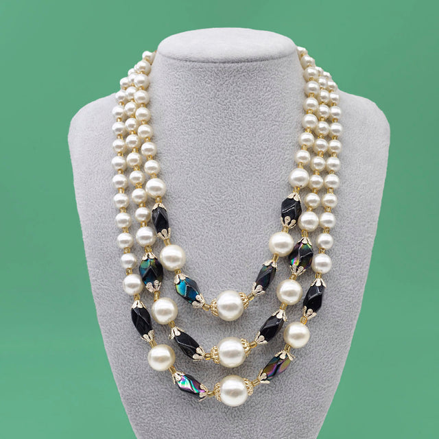 Collar faux pearls