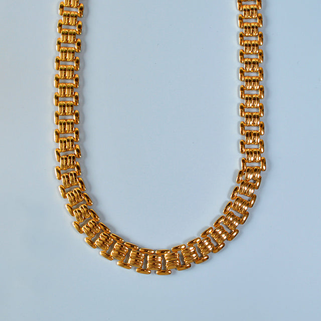 Collar ochentero